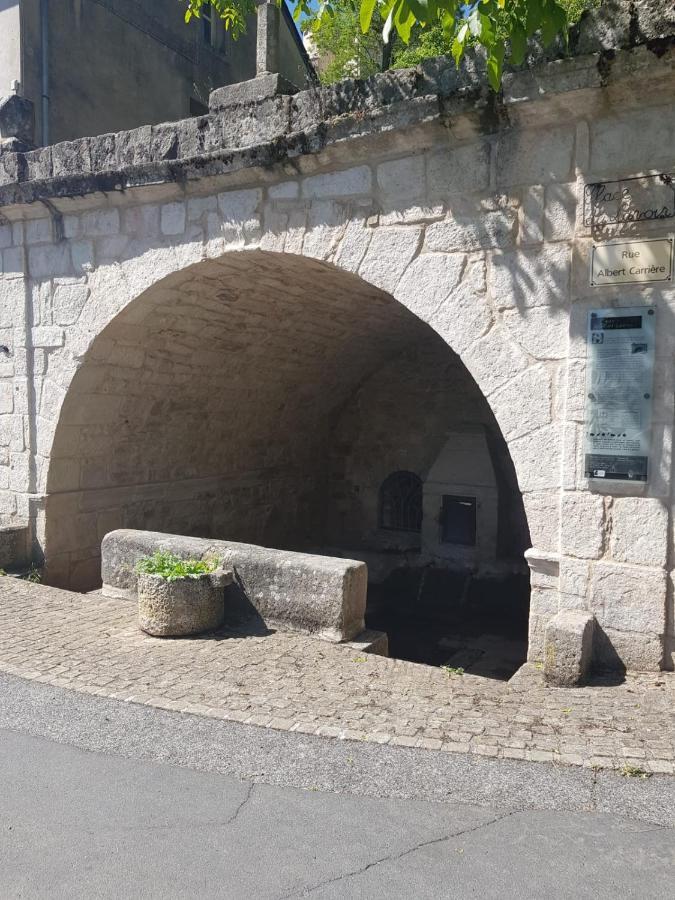 Maison D'Hotes "La Pierre Pointue" Saint-Léons Kültér fotó