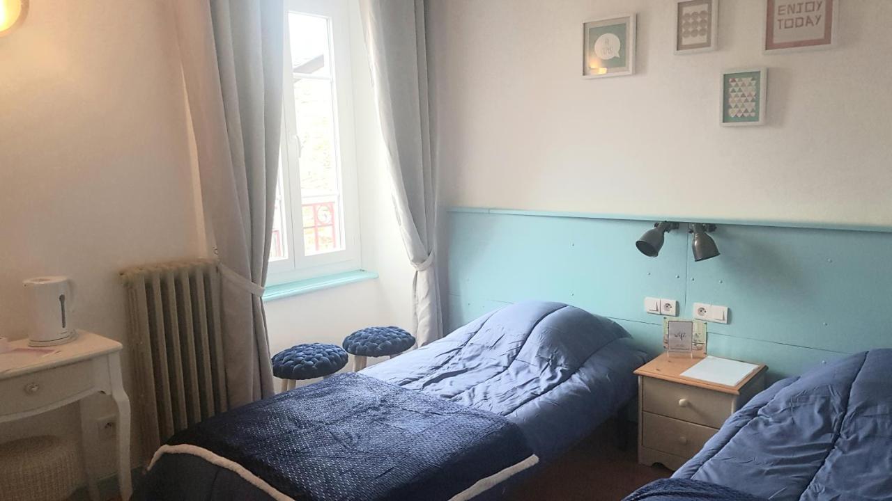Maison D'Hotes "La Pierre Pointue" Saint-Léons Kültér fotó